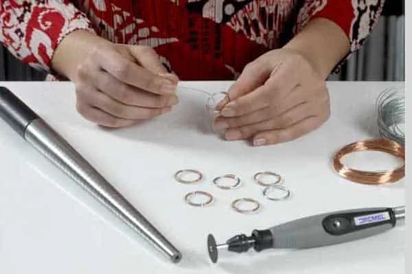 Jak zrobić biżuterię ekologiczną - proste sposoby na piękne ozdoby