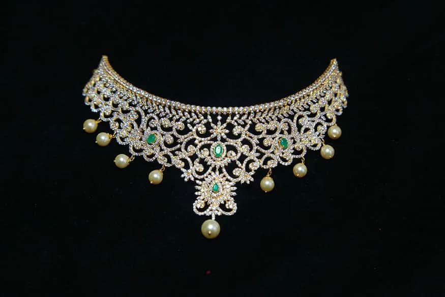 Co oznacza naszyjnik choker? Historia, styl i jego znaczenie