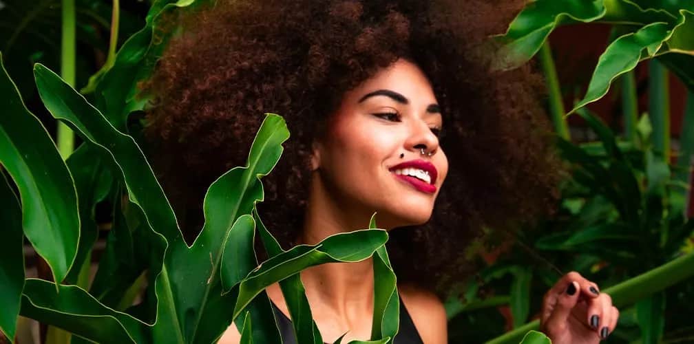 Jak włożyć kolczyk do nosa D-ring bez bólu i komplikacji