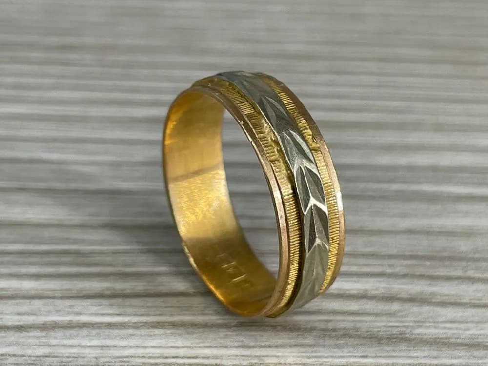 Ile kosztuje złota obrączka w skupie? Sprawdź, zanim sprzedasz