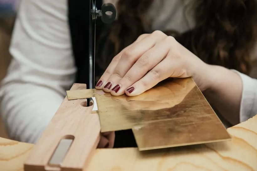 Jak zrobić biżuterię z miedzi – proste techniki dla początkujących